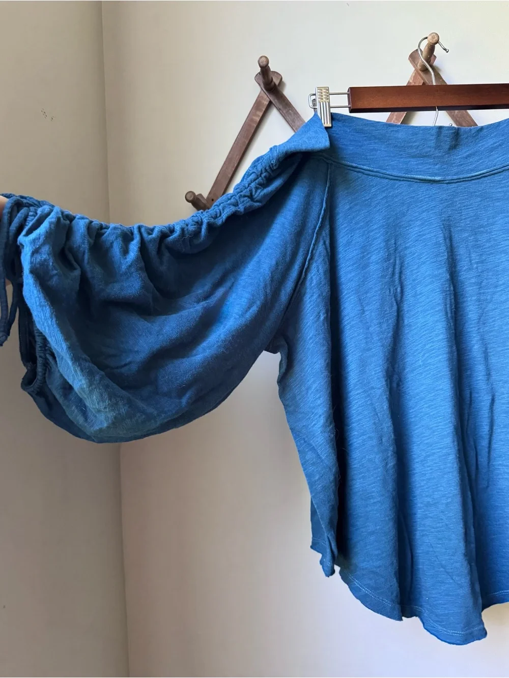 Free People Bohema Off-The-Shoulder Slub Shirt in a Blue Shade Size Large